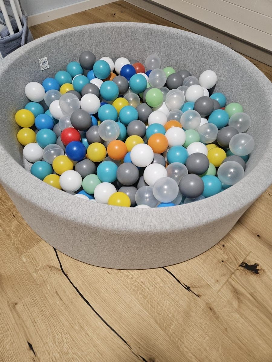 Spielzeuge: Bällebad – Gebraucht aus Untersiggenthal von Gingair92