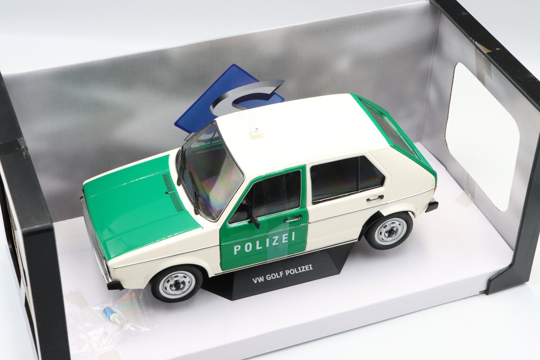 Volkswagen Modellini d'auto: VW Golf 1 1974 Polizei 1:18 Solido – Nuovo e nell'imballaggio originale da Bühl b.Aarberg venduto da modelldiecast 7