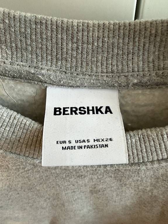 Pulls & Sweat-shirts: Bershka Pullover Grösse S – D'occasion à Zürich par san_7n2l 1