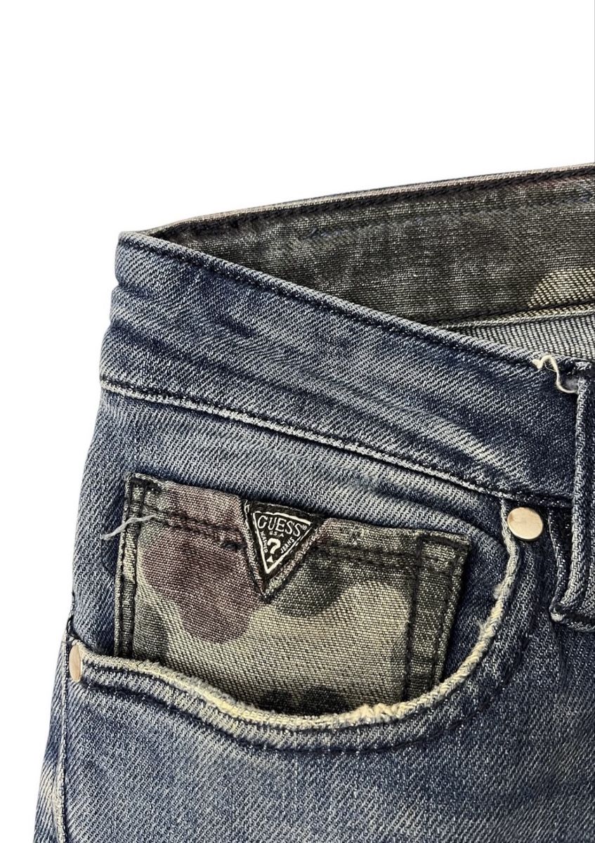 Guess Jeans: GUESS 2000s Camo Biker Jeans – Usato da Adliswil venduto da mikkital 8