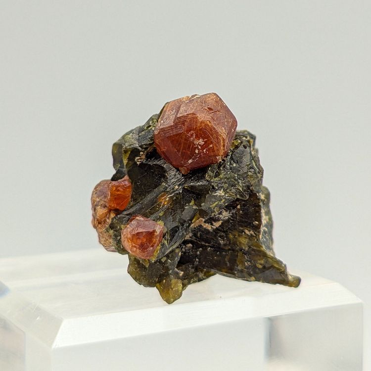 GROSSULAR ROT, Granate mit grünem EPIDOT, Mali (Nuovo (secondo la ...