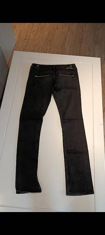 Pantaloni: Diesel Hose Gr. 28 – Usato da Bürglen UR venduto da Uri1991