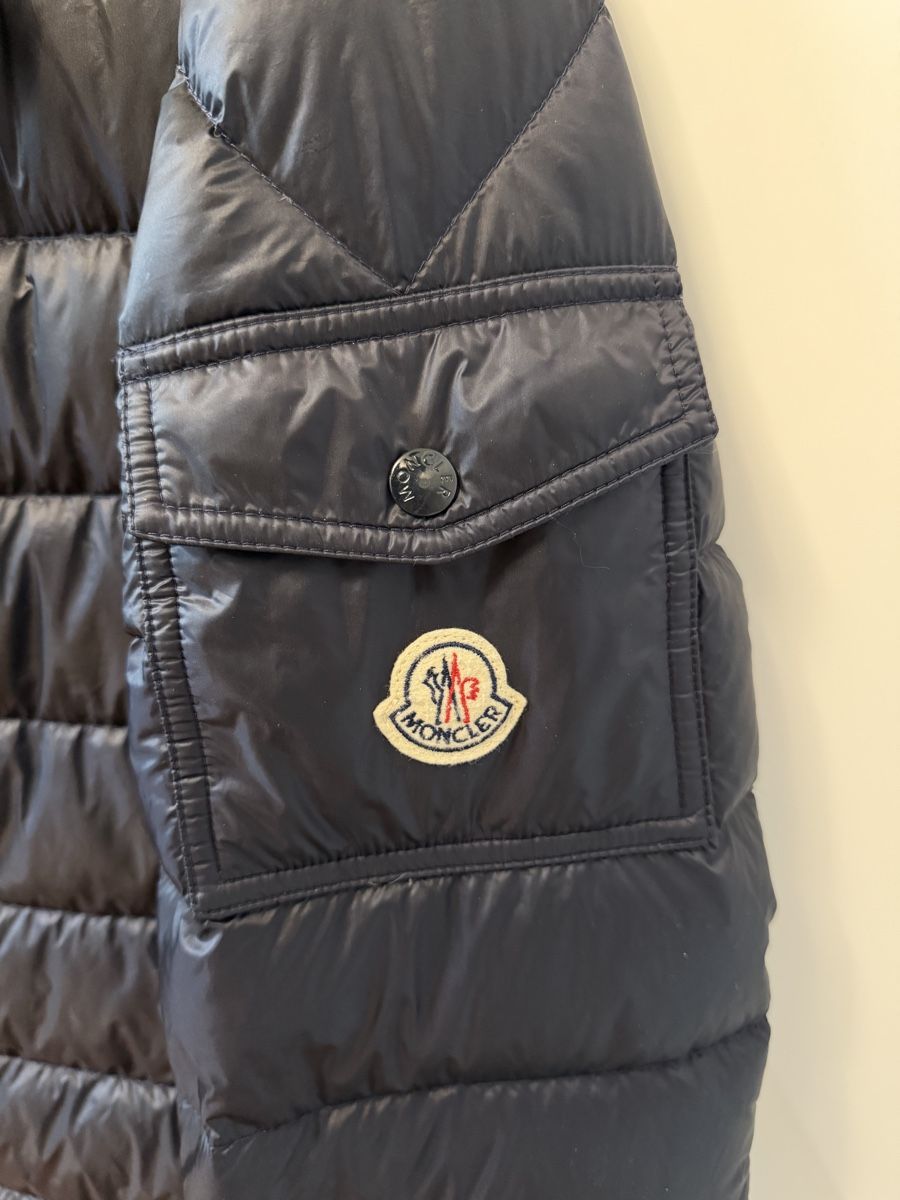 Moncler Vestes: Wunderschöne Moncler Daunenjacke – Neuf (Voir description) à Hagendorn par Tiagoneves10 1