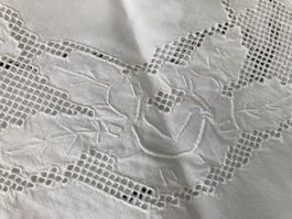 Wunderbares, handgemachtes Tischtuch, feine Spitze, D 136 cm