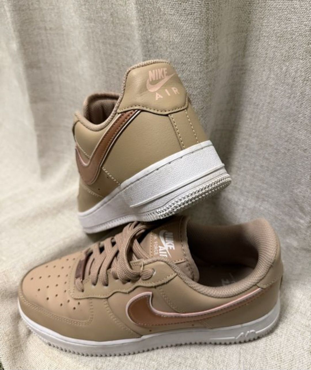 Nike Scarpe da donna: Nike Air Force T. 39, super état – Usato da St-Pierre-Clages venduto da _RV 2
