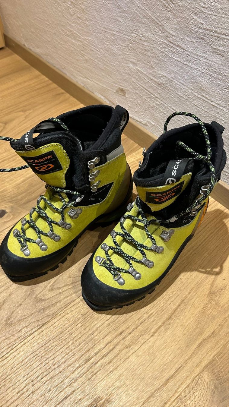 Scarpa Scarpe da uomo: SCARPA W Mont Blanc Gore Tex Wanderschuh, Grösse 37,5 – Nuovo (secondo la descrizione) da Innertkirchen venduto da Urbachtal