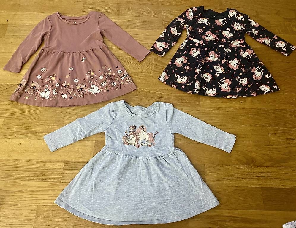 Vestiti & Gonne: Mädchen Einhorn Kleid 92 / 3 Stk.  – Usato da Bützberg venduto da Aluna88