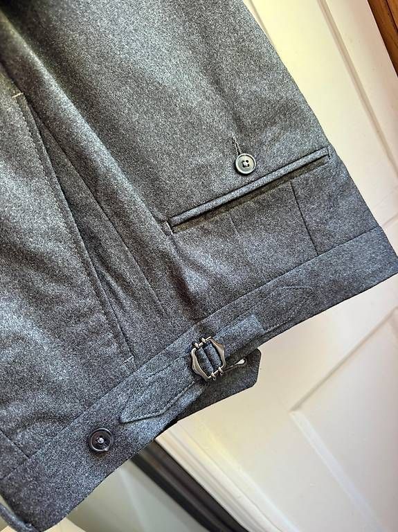 Completi: Costume gris en flanelle taille 48  – Usato da Thônex venduto da msa_yy6j 3