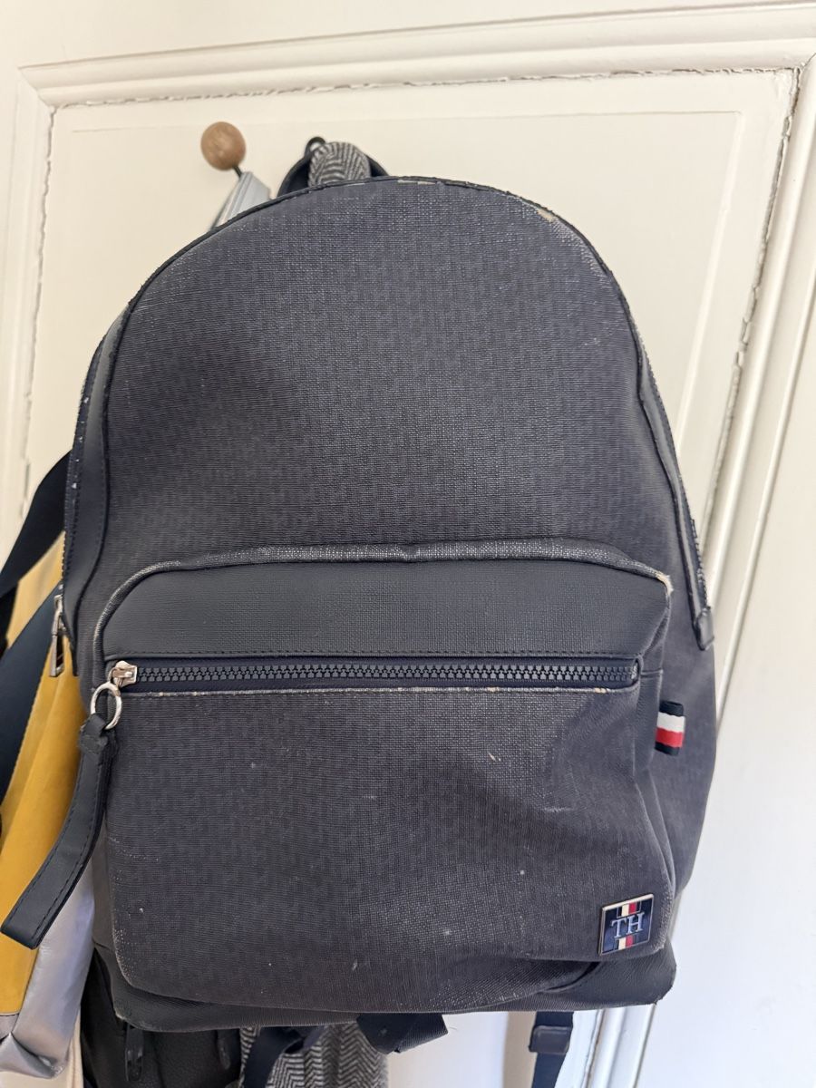 Tommy Hilfiger Rucksäcke: Sac à dos Tommy Hilfiger bleu marine – Gebraucht aus Villars-sur-Ollon von rom_852b