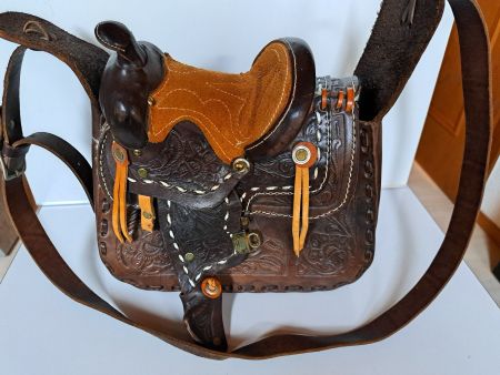 Western Umhänge-Tasche in Sattelform