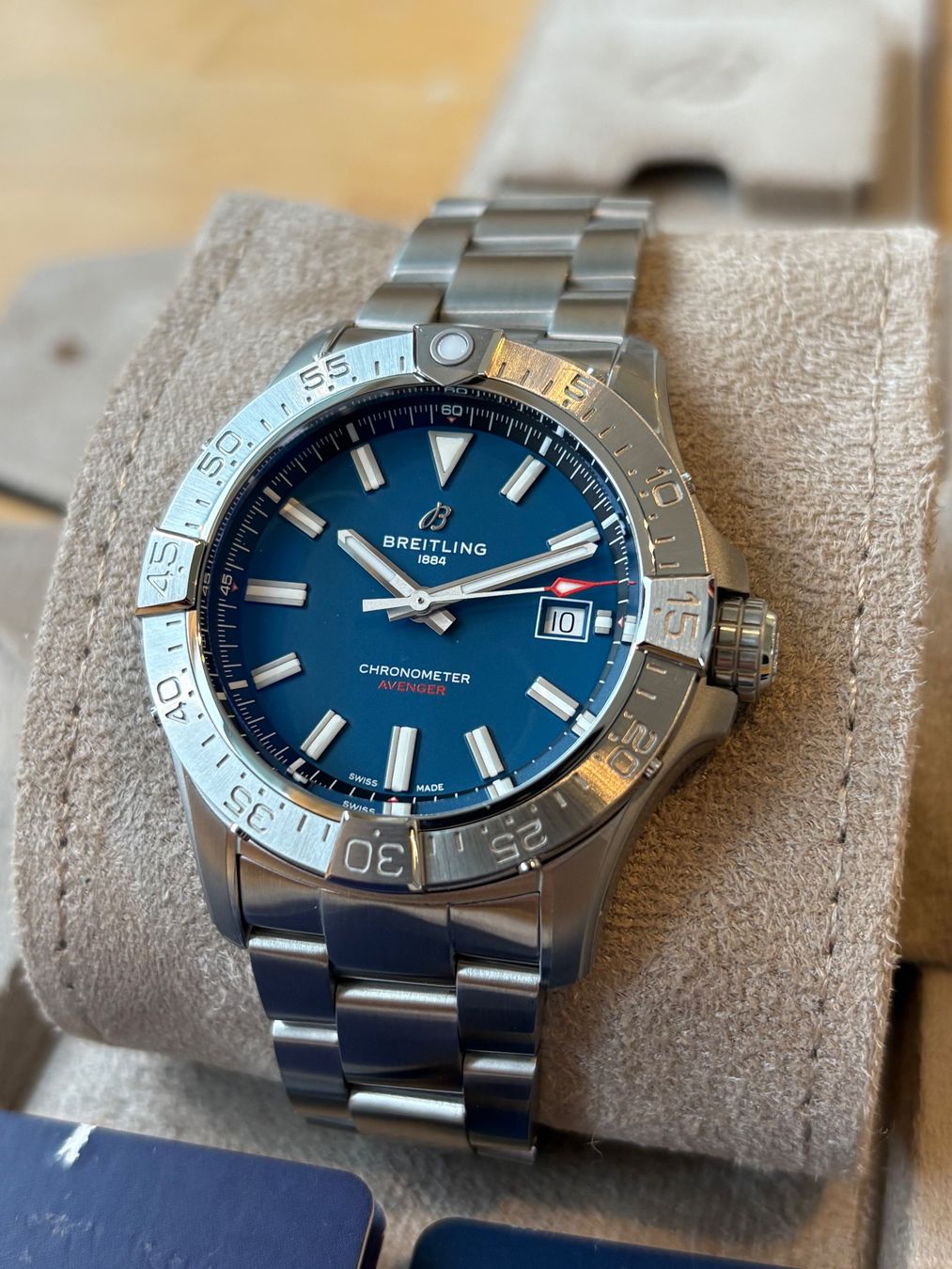 Breitling Uhren: BREITLING Avenger Automatic 42 Fullset – Neu (gemäss Beschreibung) aus Birsfelden von Mynos 1