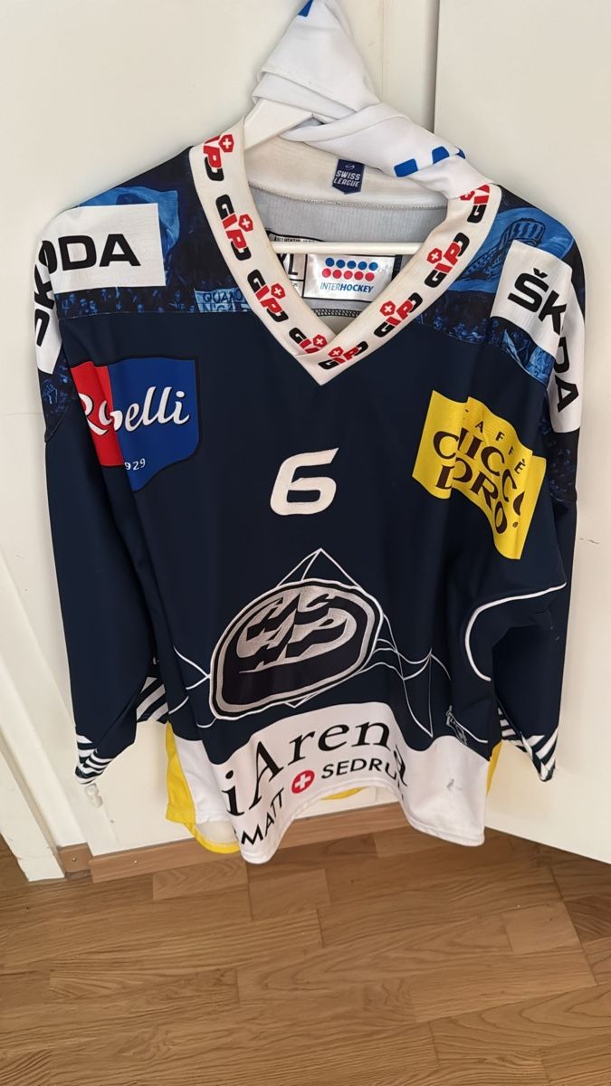 Ambri-Piotta Maillots de corps & Pantalons: Ambri piotta – D'occasion à Adliswil par Mavericks1988