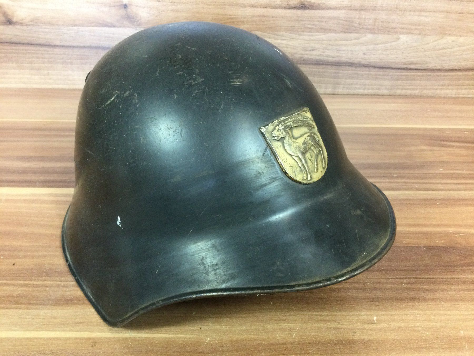 Schweizer Armee Armi bianche: Gebrauchter Hel für Töffli oder Sammler mit Steinbock Emblem – Usato da Wangen SZ venduto da kuriosum12 1