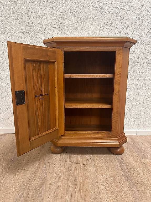 Nachttische: Vintage Barock Ecktischchen Nussbaum Fässler – Gebraucht aus Obernau von Arche_Noah_Brocki 4