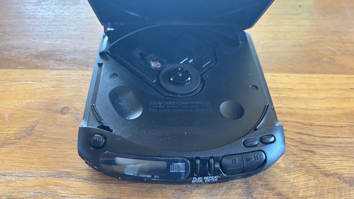 Sony Tragbarer Mediaplayer: Sony Discman D-130 ca. 1990 – Gebraucht aus St. Margrethen SG von Aroimaak 1