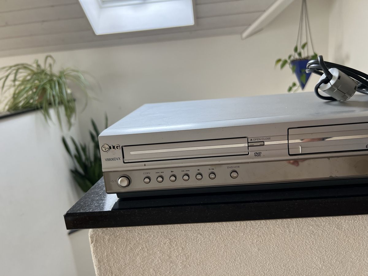 LG Registratori: LG V8806DVX DVD/VHS-Videorecorder – Usato da Schongau venduto da Retro_Shop 1