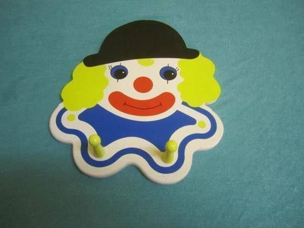 Garderobe: Garderobe Clown mit zwei Hacken – Gebraucht aus Zürich von Motzkuh