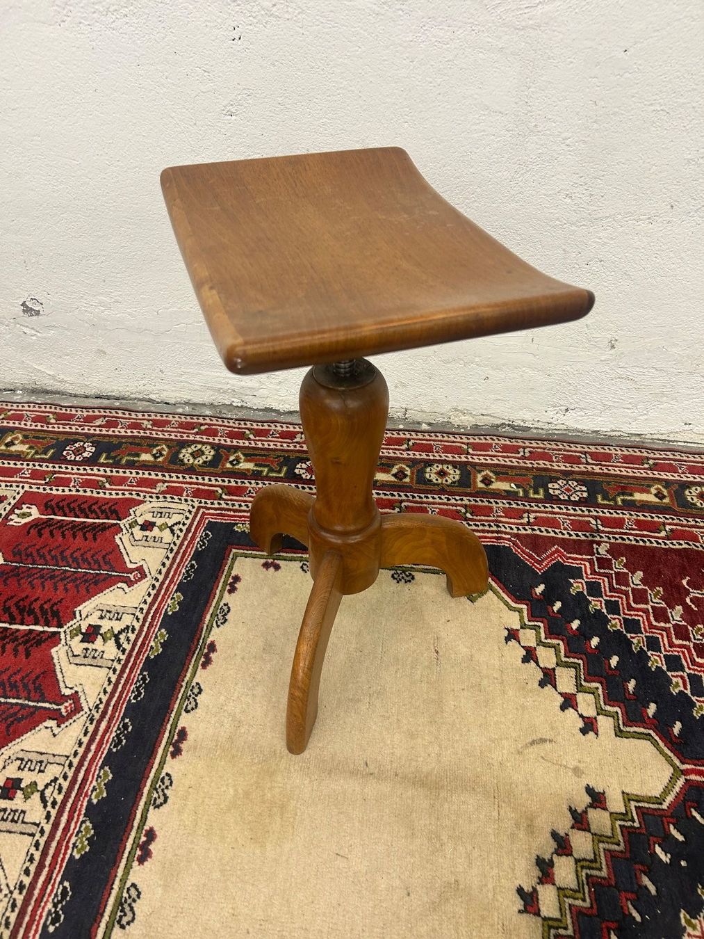 Sgabelli: Drehhocker aus Nussbaum ca. um 1920 – Usato da Zürich venduto da Levelart 2