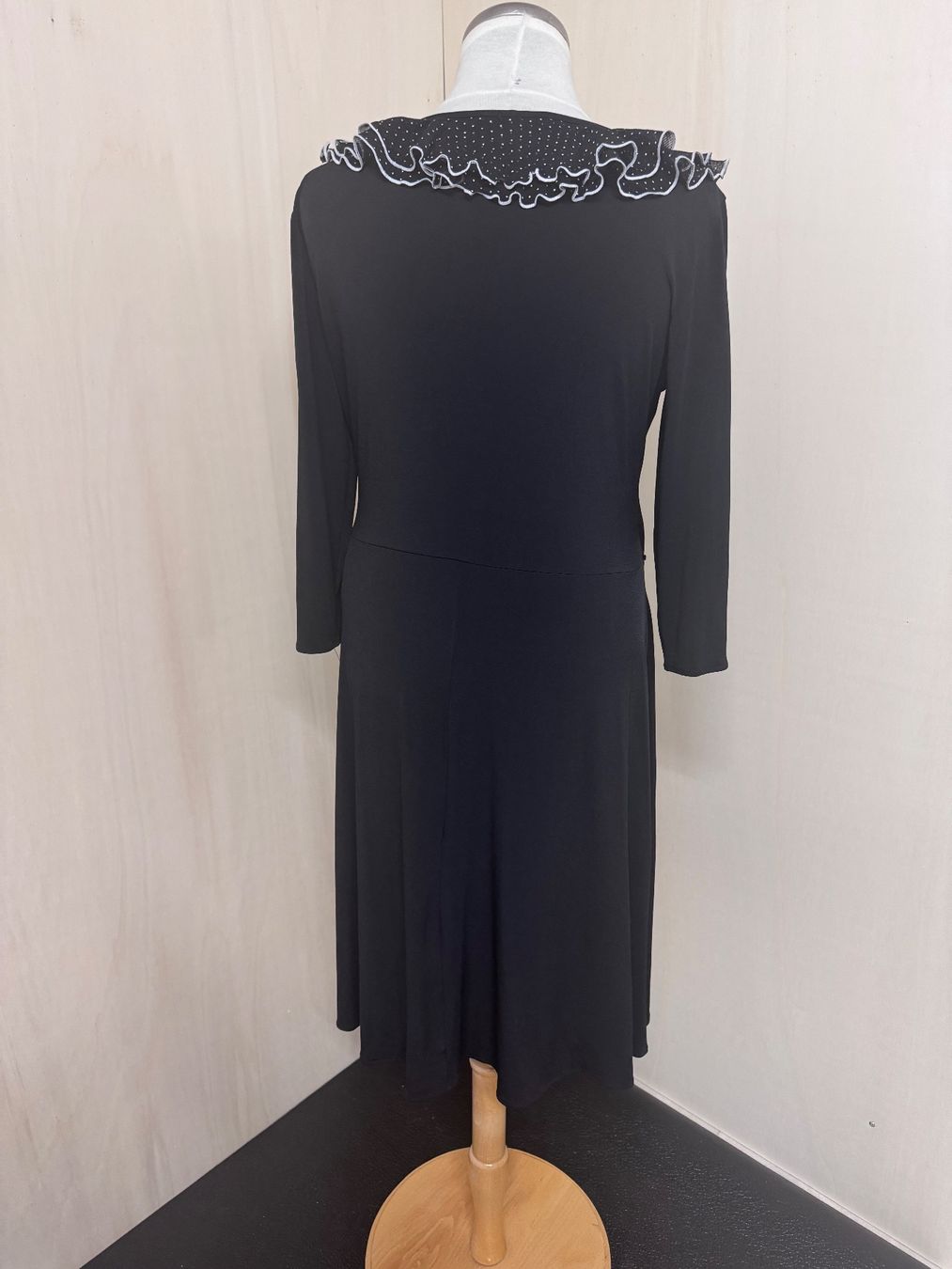Vestiti: Schwarzes Kleid von Wallis Grösse 44 – Usato da Zürich venduto da van_5xbk 3