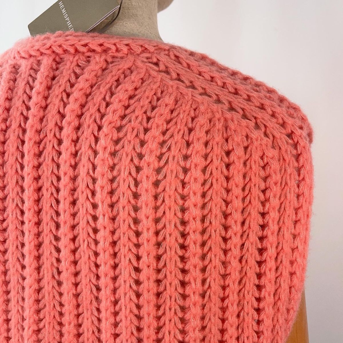Hemisphere Gilets & Westen: HEMISPHERE New Cashmere/Silk Vest – Neu und originalverpackt aus Freienbach von Avviivva_Shop 4