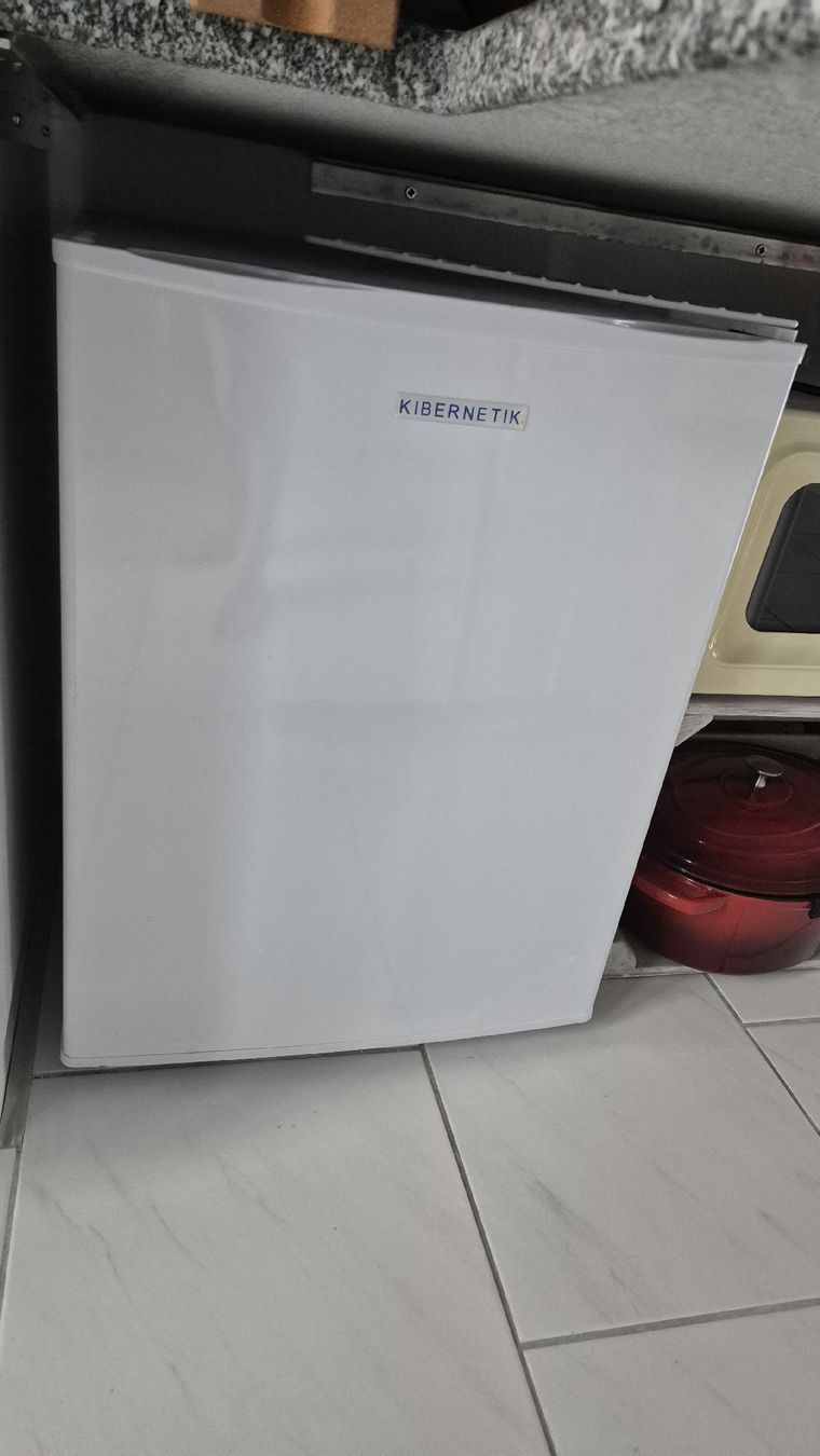 Congelatori: Kibernetik TK60L Mini-Gefrierschrank 42L – Usato da Bern venduto da mabuti