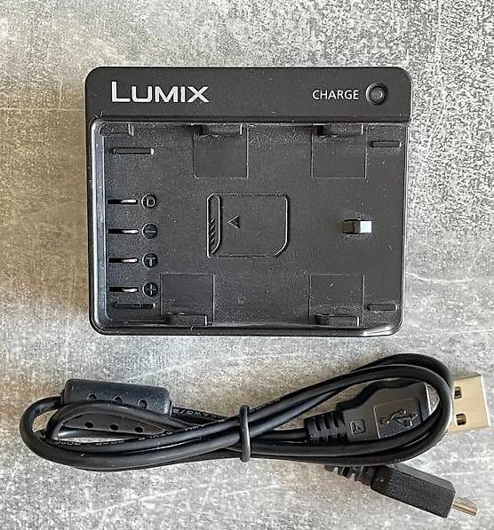 Ladegeräte: Panasonic Ladegerät DMW-BTC13 – Neu (gemäss Beschreibung) aus Aristau von Gola