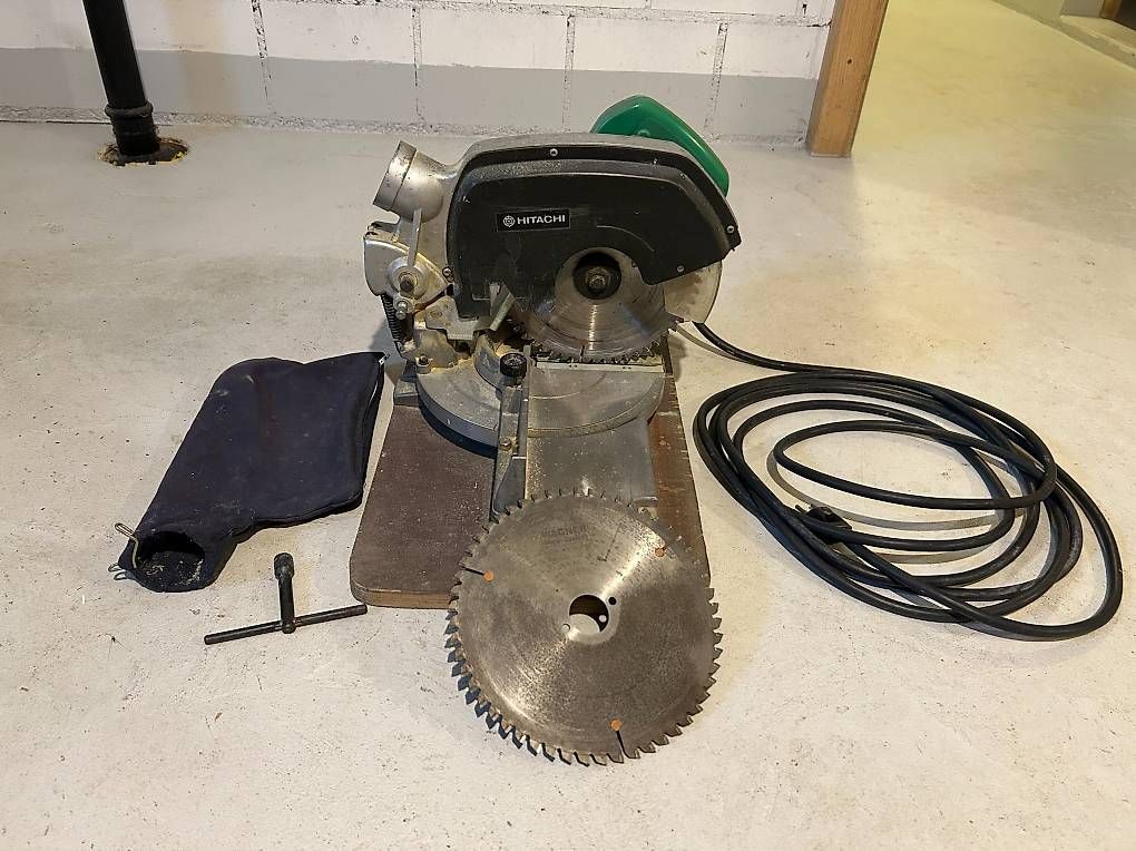 Hitachi Seghe: Hitachi Gehrungssäge C8FA – Usato da Wiggiswil venduto da Cwi0