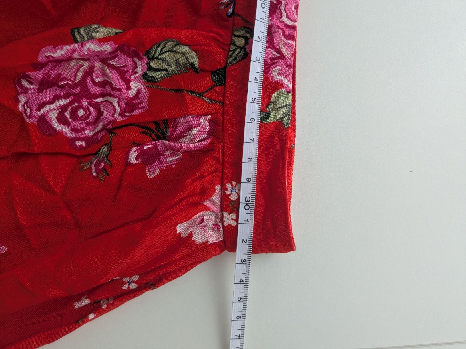 H&M Jupes: Rock rot Blumenmuster Grösse 34 H&M Divided – D'occasion à Rorschach par olg_5qq2 5