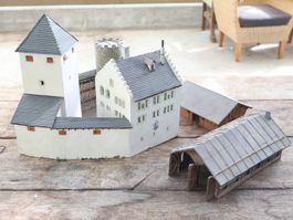 Grosse Burg & Lokschuppen Holz - Gebäude Set H0