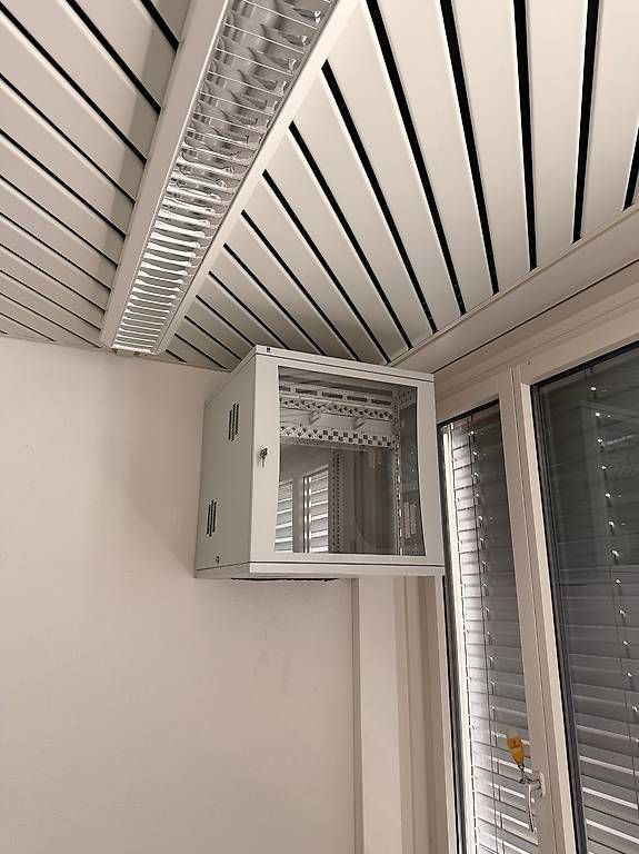Racks & Ständer: Serverrack in Top Zustand – Neu und originalverpackt aus Dietlikon von off_w878 1