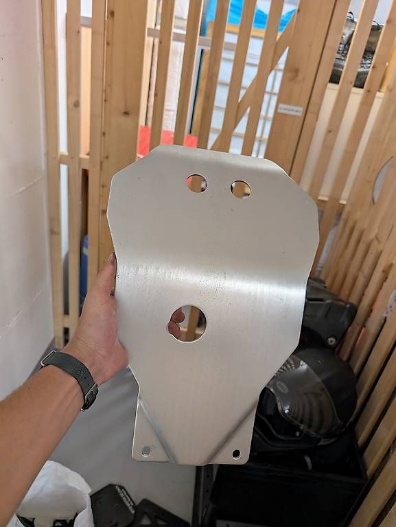 Tutti i ricambio per moto: SUZUKI DR650 BASHPLATE – Usato da Zürich venduto da gion_s 2