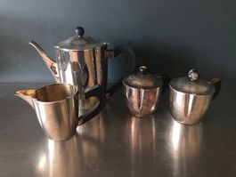Art-Deco-Kaffeeset: Kaffeekanne, Krug, Zuckerdose &Milchkrug