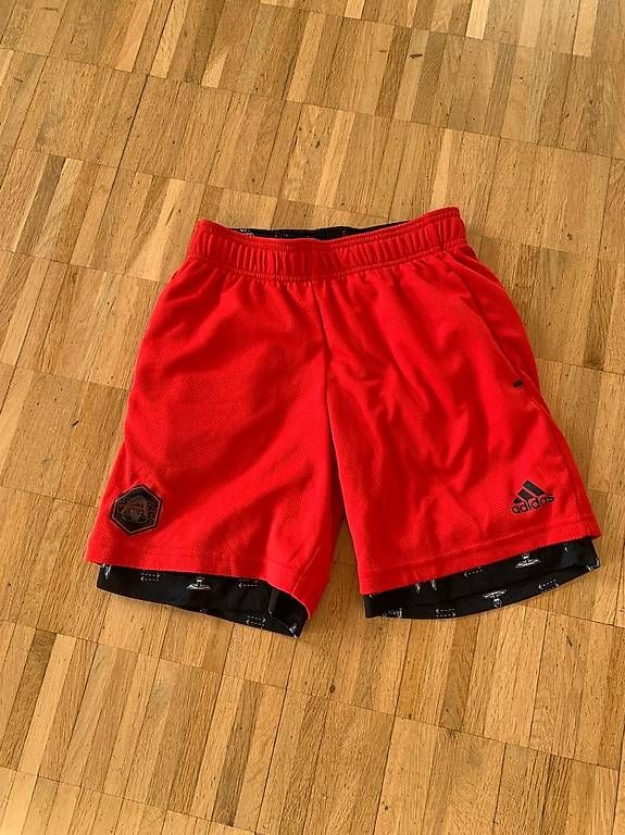 Adidas Pantaloni: Adidas Shorts Star Wars Wendehose – Usato da Zürich venduto da vag1981 1