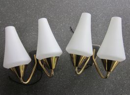 Zwei Mid Century Doppel-Wandleuchten Messing mit Opalglas