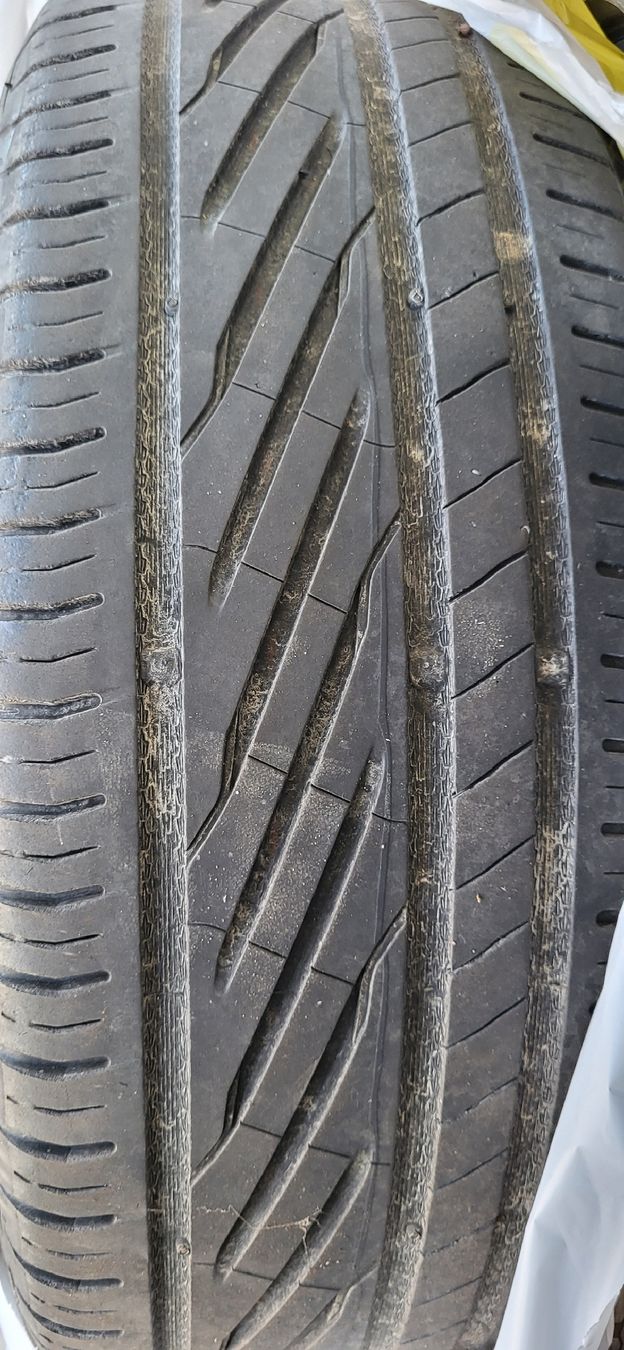 Uniroyal Pneumatici & Ruote complete: Sommerreifen 225/55/18 – Usato da Bellach venduto da Kebjeer