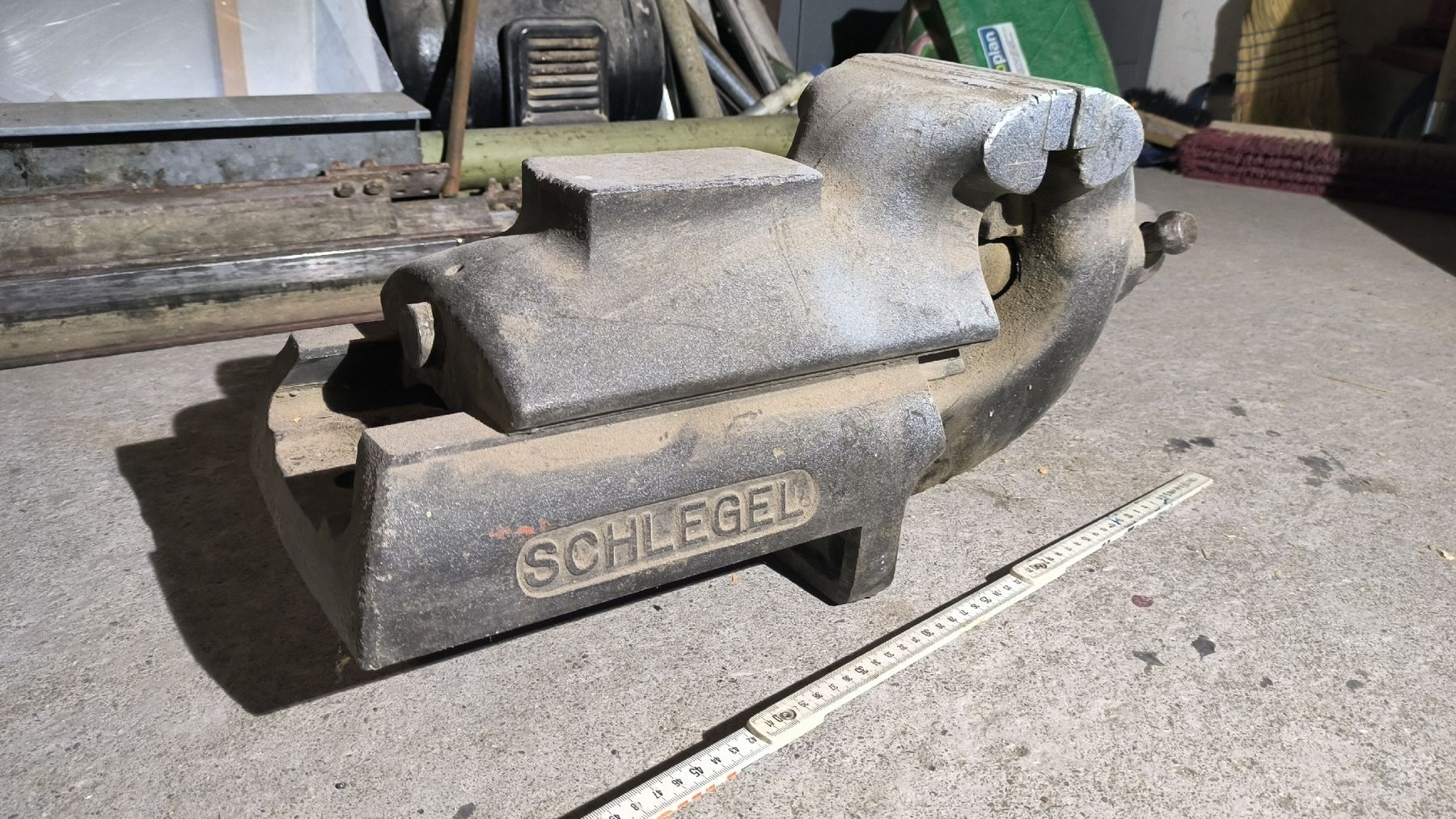Tutti gli attrezzi: Schraubstock 150mm breit – Usato da Rhäzüns venduto da Steinbock810