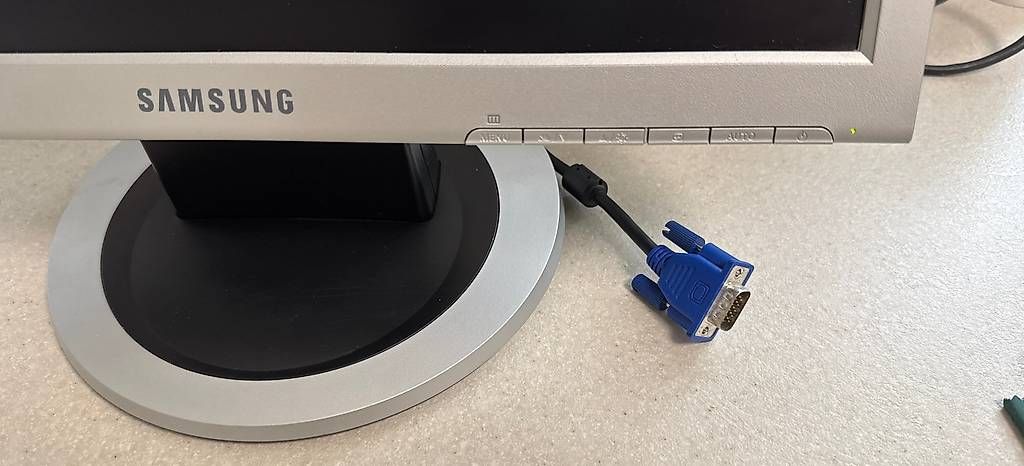 Monitor: Samsung Monitor – Usato da Schaffhausen venduto da seb_jhm6 3