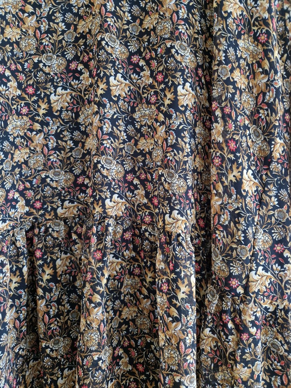 Mango Robes: Kleid Blumen Mango – D'occasion à Eschenbach SG par SanFranciscoCalifornia 1