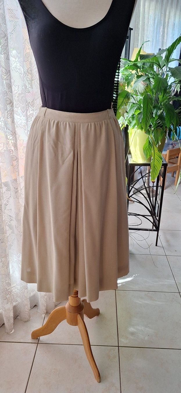 Röcke: Jupe beige Vintage 36 – Gebraucht aus St-Triphon von Jldr0 1