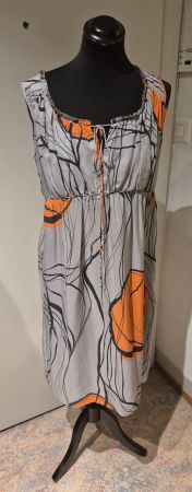 Sommerliches Kleid mit speziellem Muster, Grösse 36 AKRIS