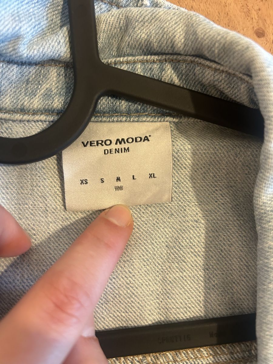 Vero Moda Jacken: Vero Moda Jeansjacke, hellblau, Gr. M – Gebraucht aus Gattikon von salomefrehner 1