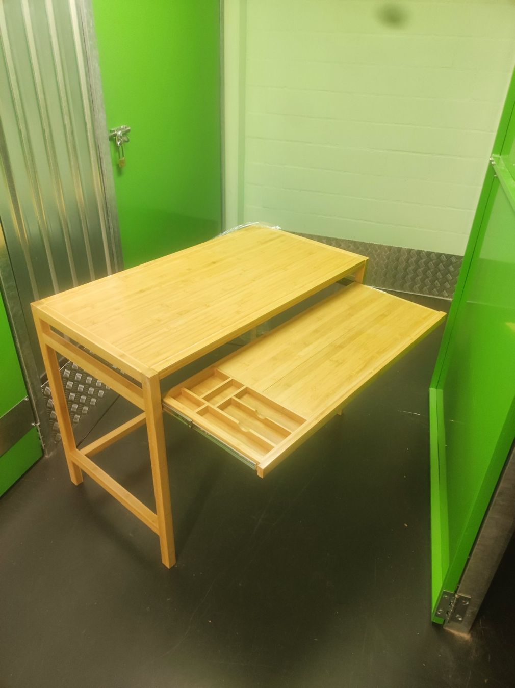 Tische: Tisch – Gebraucht aus Urdorf von Planer7 1