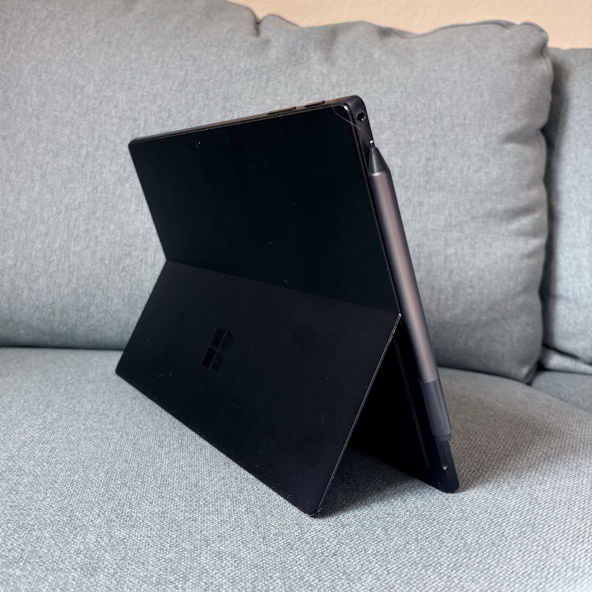 Microsoft Notebook: Microsoft Surface Tablet mit Tastatur und Stift schwarz – Usato da Lausen venduto da han_c7wm 2