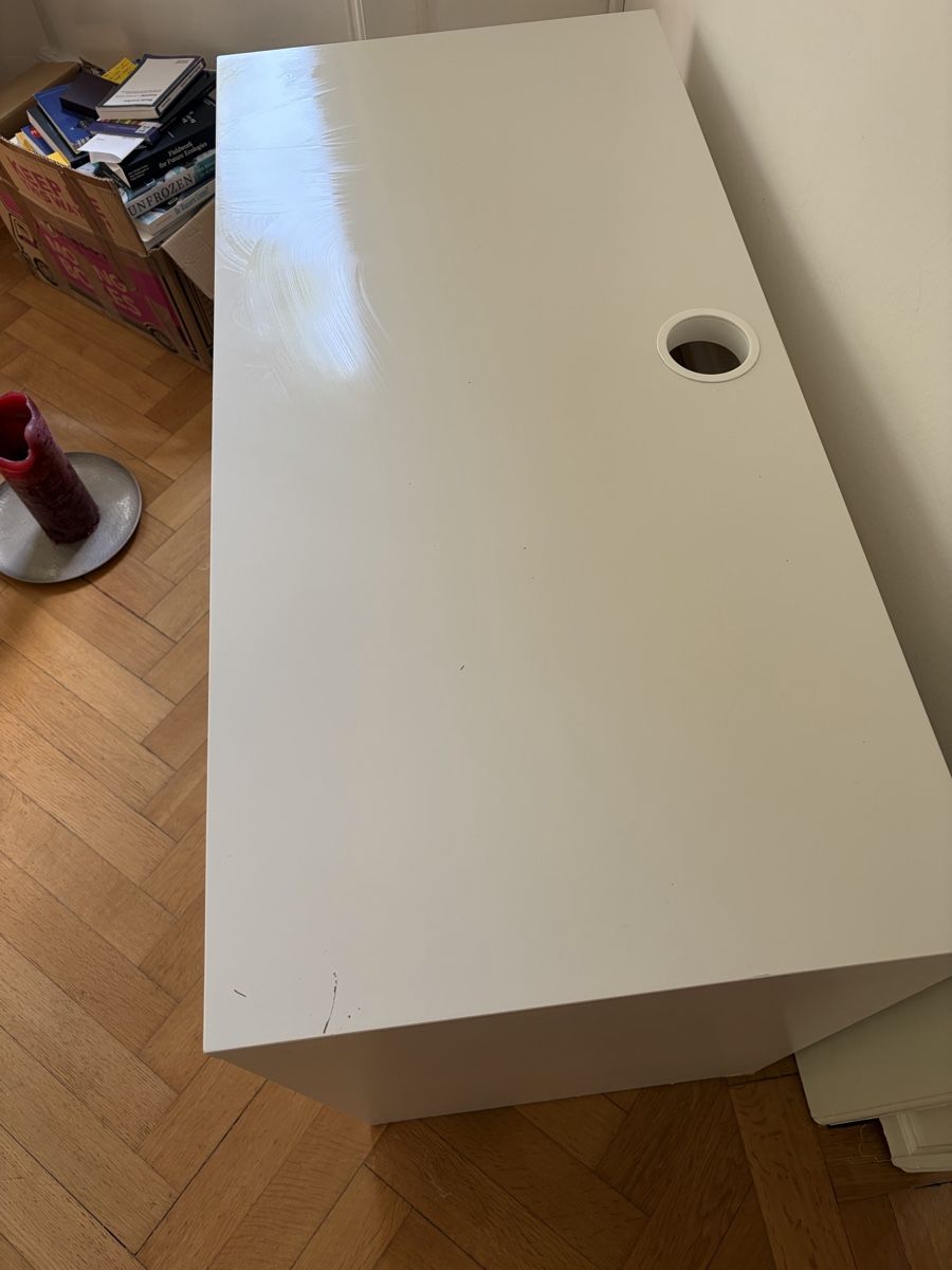 Ikea Scrivanie: Kleine Schreibtisch – Usato da Zürich venduto da pho_j9jb 2