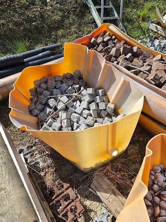 Escavatori: Cubetti di vari materiali – Usato da Rivera venduto da GenerelliSA