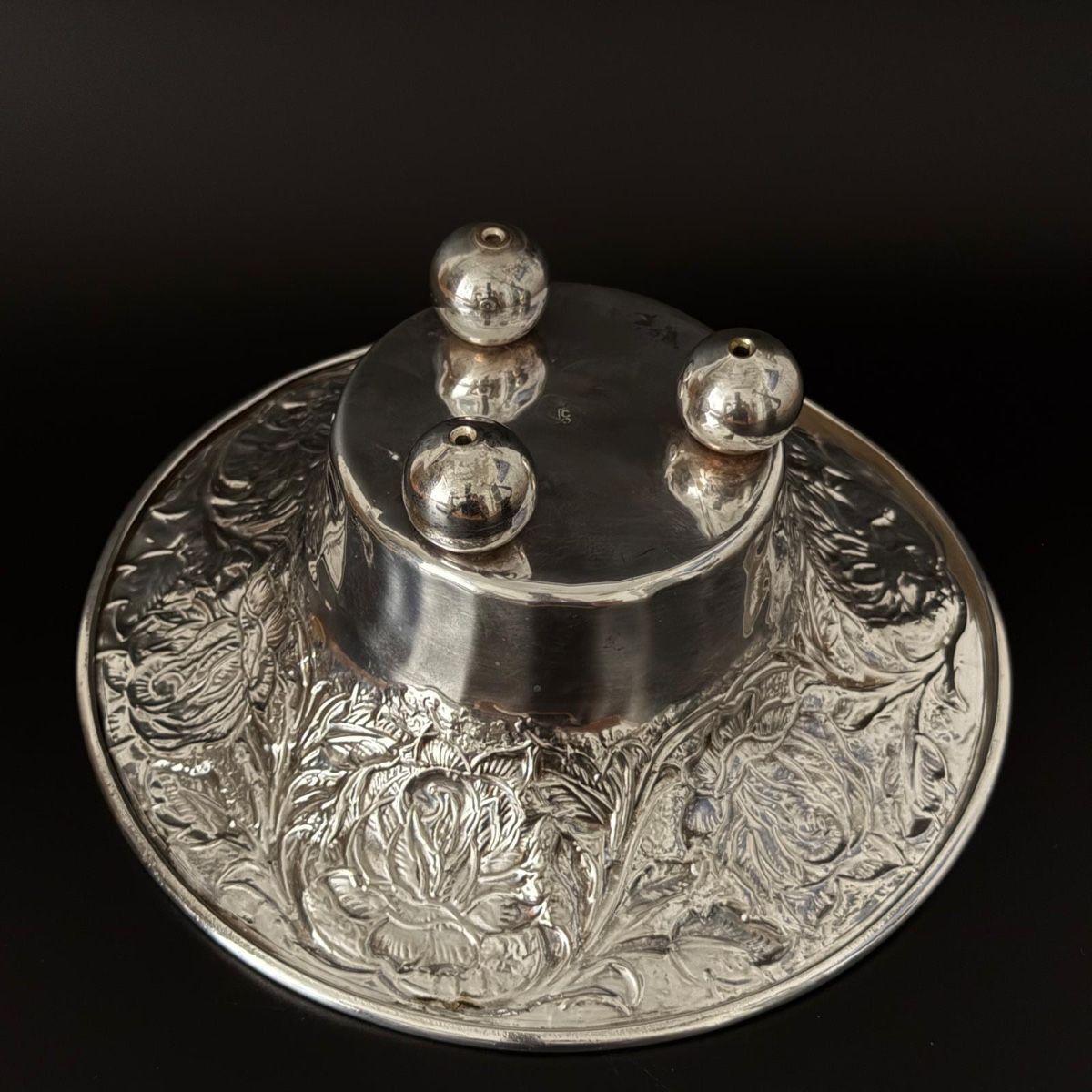 Schalen: Versilberte Schale auf Kugelfüsse – Gebraucht aus Luzern von downtonabbey 4
