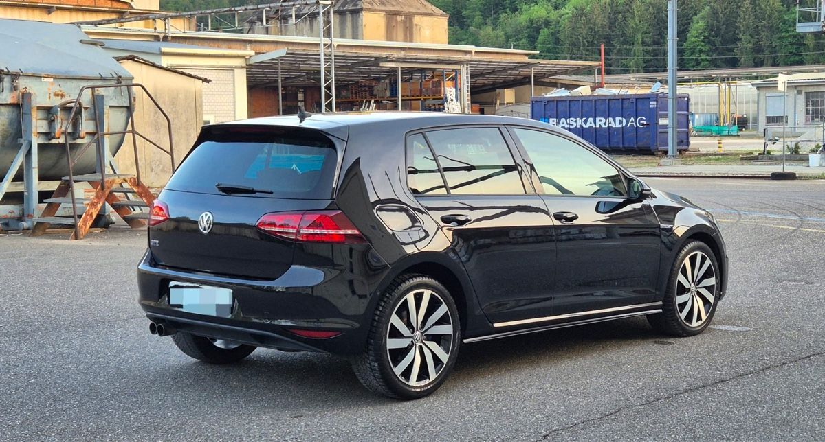 VW Automobili: GOLF 7 GTE 1.4 – Usato da Bülach venduto da _milziv 3
