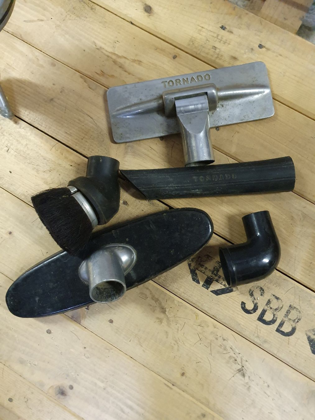 Aspirapolveri & Accessori: Tornado Staubsauger 50/60er – Usato da Herznach venduto da VwGolfer 3