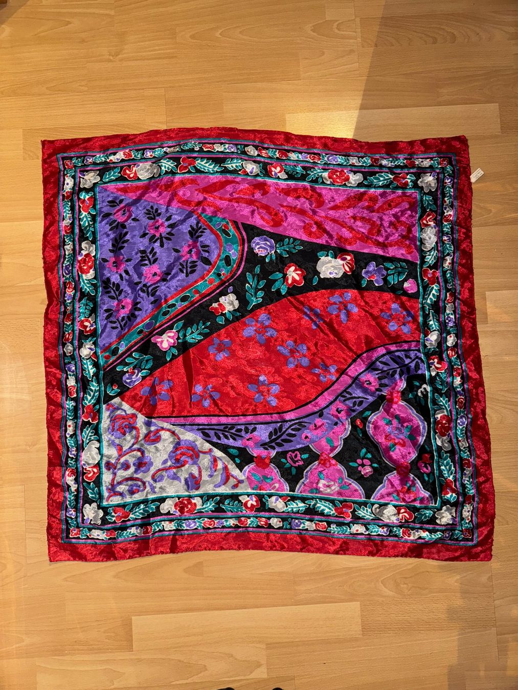 Foulard & Sciarpe: schönes buntes Tuch – Usato da Grosswangen venduto da shoes.bags.and.co 3