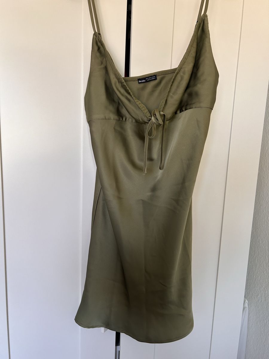 Bershka Kleider: Bershka Kleid Grün – Gebraucht aus Winterthur von ame_k6hm